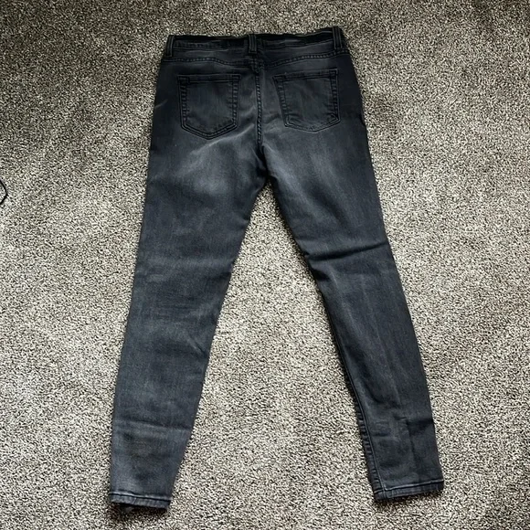 Distressed Jeans - Picture 2 of 6